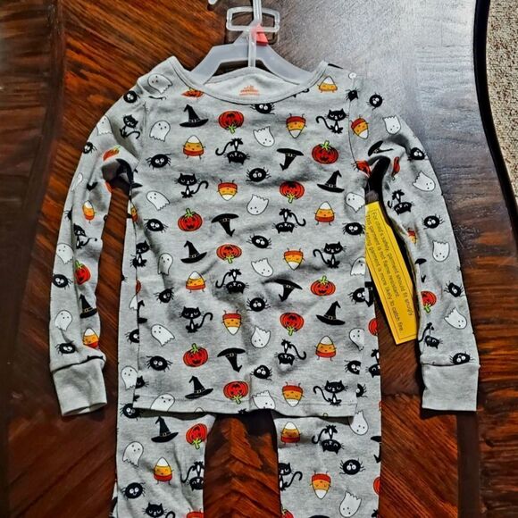 NWT HALLOWEEN UNISEX PJS - Picture 1 of 2